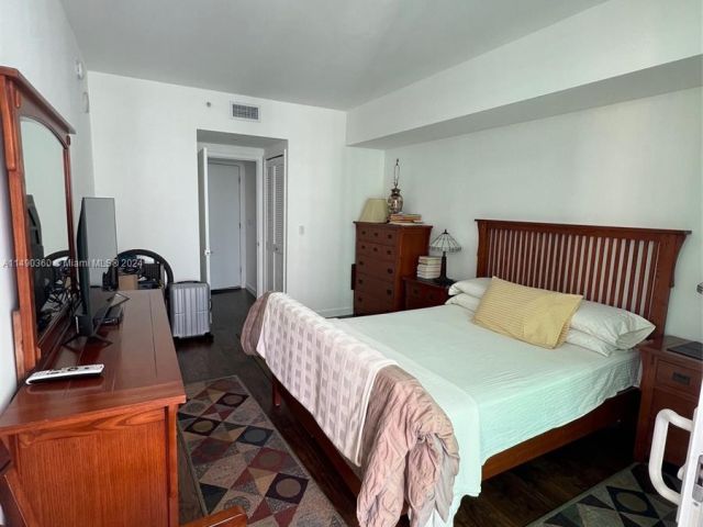 1-bedroom condo for sale in Miami - 218 SE 14th Street 1806 - MondialRealty