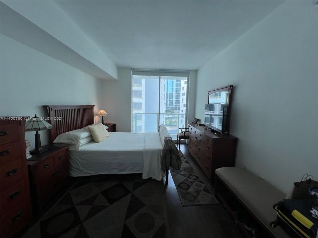 1-bedroom condo for sale in Miami - 218 SE 14th Street 1806 - MondialRealty