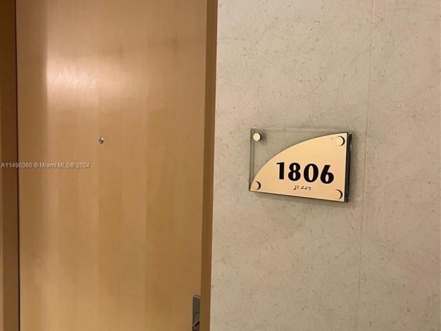 1-bedroom condo for sale in Miami - 218 SE 14th Street 1806 - MondialRealty