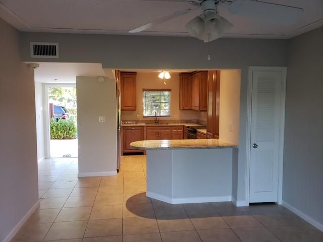 Home for rent at 3201 S Palm Aire Drive 3201 - photo 5469370