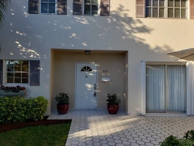 Home for rent at 3201 S Palm Aire Drive 3201 - photo 5469379