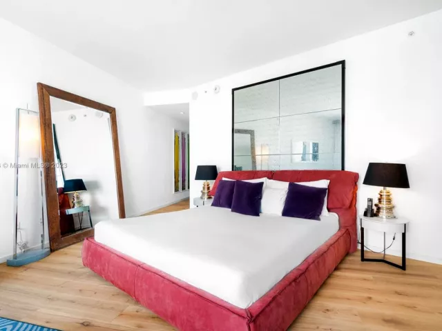 condo for rent in Miami Beach - 2201 Collins Ave 1226 - MondialRealty