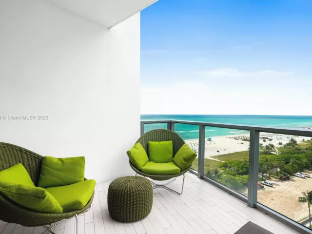 condo for rent in Miami Beach - 2201 Collins Ave 1226 - MondialRealty