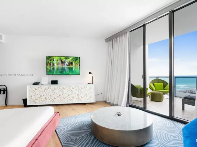 condo for rent in Miami Beach - 2201 Collins Ave 1226 - MondialRealty