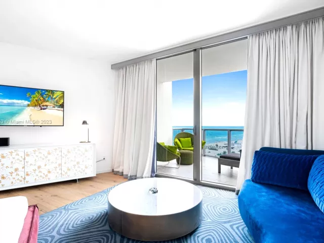 condo for rent in Miami Beach - 2201 Collins Ave 1226 - MondialRealty