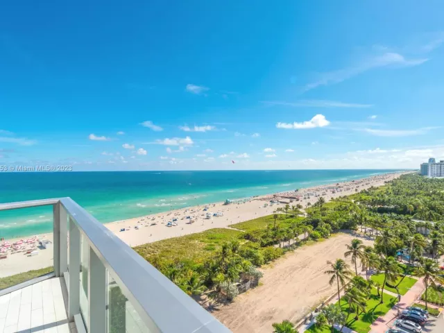 condo for rent in Miami Beach - 2201 Collins Ave 1226 - MondialRealty
