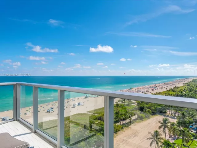 condo for rent in Miami Beach - 2201 Collins Ave 1226 - MondialRealty