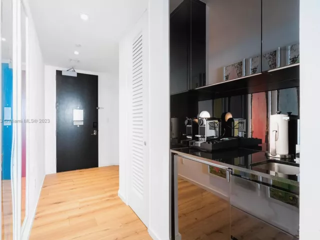 condo for rent in Miami Beach - 2201 Collins Ave 1226 - MondialRealty