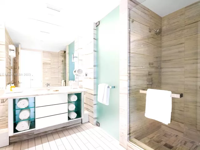 condo for rent in Miami Beach - 2201 Collins Ave 1226 - MondialRealty