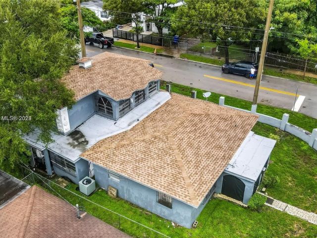 Home for sale at 4030 NW 1st Ave - photo 5313457