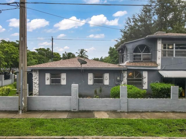Home for sale at 4030 NW 1st Ave - photo 5313458
