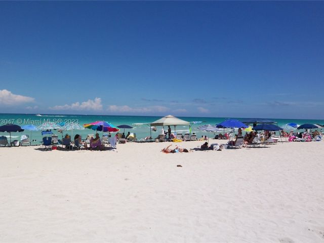 1-bedroom condo for sale in Miami Beach - 5161 Collins Ave 1610 - MondialRealty