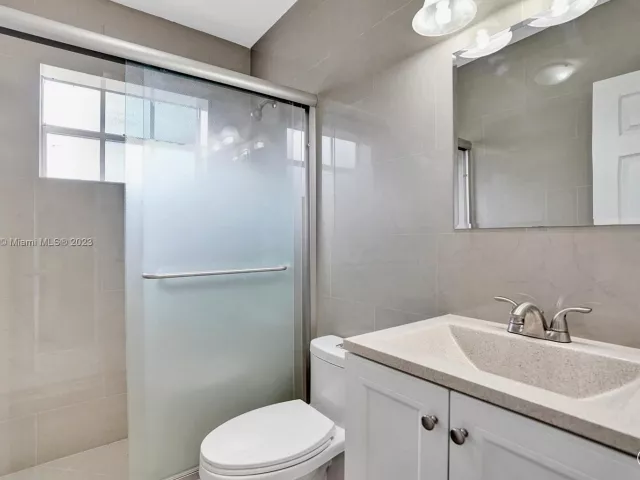 3-bedroom home for sale in Hollywood - 210 N 72nd Ave - MondialRealty