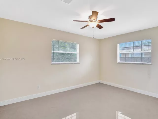 3-bedroom home for sale in Hollywood - 210 N 72nd Ave - MondialRealty