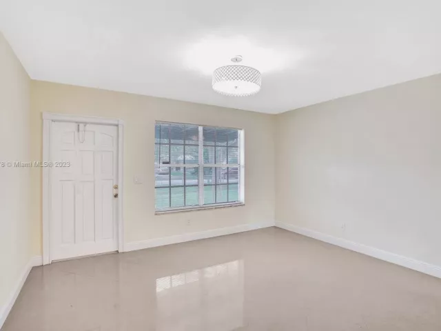 3-bedroom home for sale in Hollywood - 210 N 72nd Ave - MondialRealty