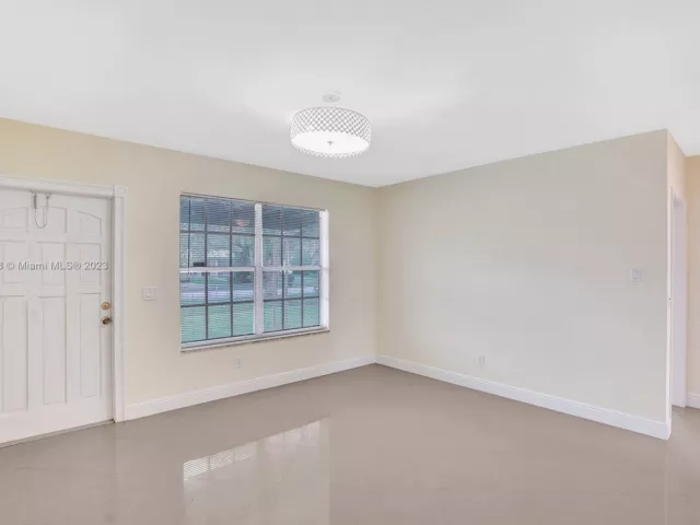3-bedroom home for sale in Hollywood - 210 N 72nd Ave - MondialRealty