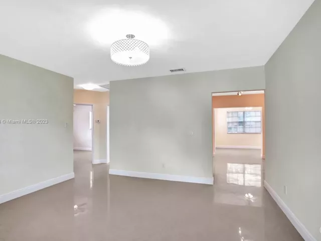 3-bedroom home for sale in Hollywood - 210 N 72nd Ave - MondialRealty