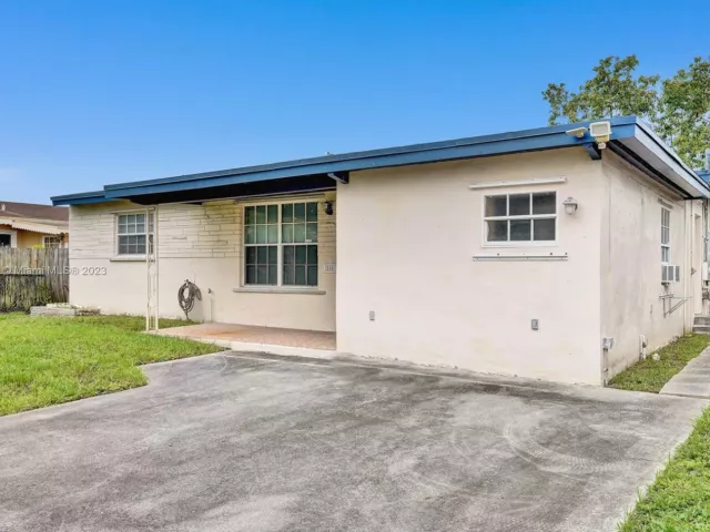 3-bedroom home for sale in Hollywood - 210 N 72nd Ave - MondialRealty