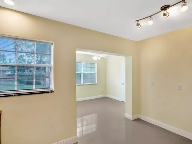 3-bedroom home for sale in Hollywood - 210 N 72nd Ave - MondialRealty