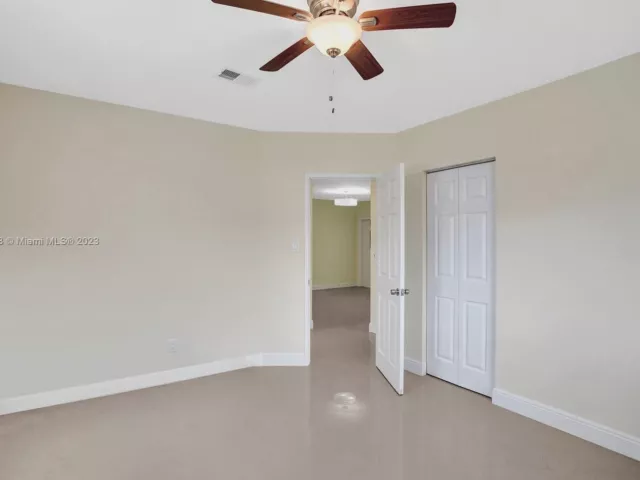 3-bedroom home for sale in Hollywood - 210 N 72nd Ave - MondialRealty