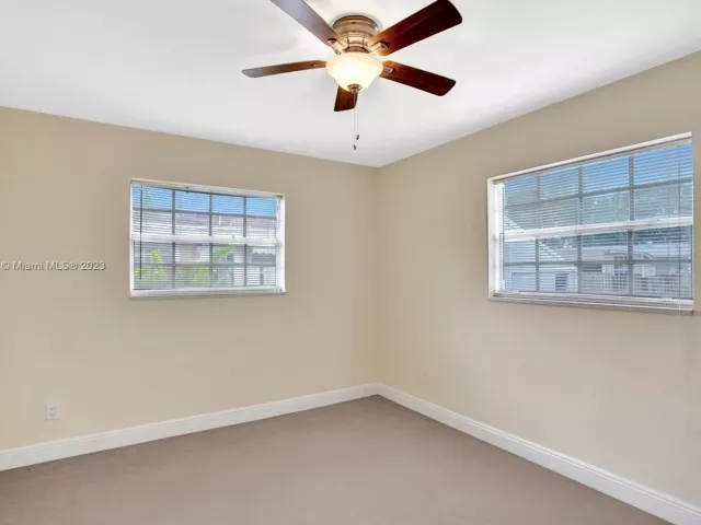 3-bedroom home for sale in Hollywood - 210 N 72nd Ave - MondialRealty
