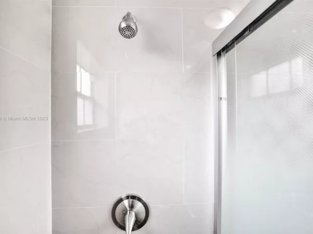 3-bedroom home for sale in Hollywood - 210 N 72nd Ave - MondialRealty