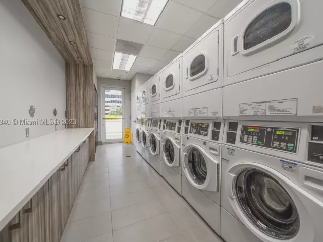 1-bedroom condo for rent in Miami - 1200 Brickell Bay Dr 3619 - MondialRealty