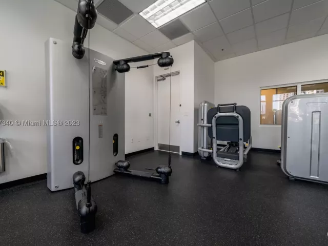 1-bedroom condo for rent in Miami - 1200 Brickell Bay Dr 3619 - MondialRealty