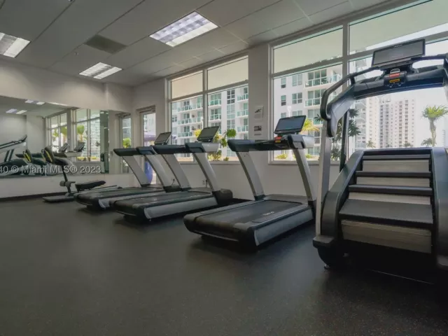 1-bedroom condo for rent in Miami - 1200 Brickell Bay Dr 3619 - MondialRealty