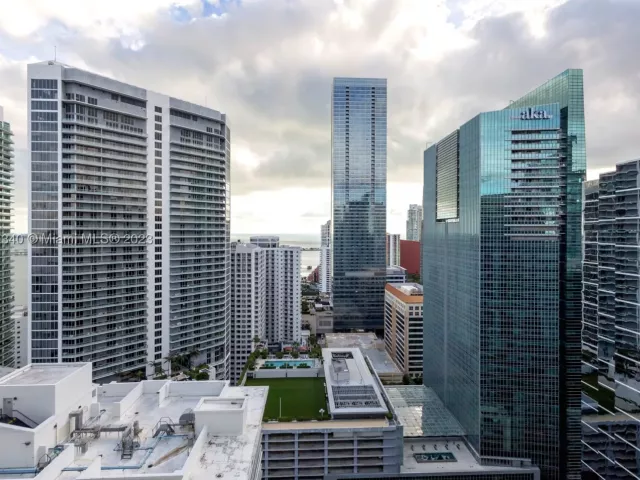 1-bedroom condo for rent in Miami - 1200 Brickell Bay Dr 3619 - MondialRealty