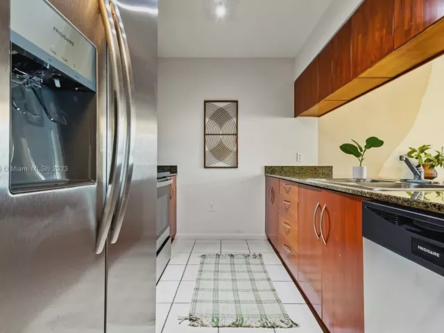 1-bedroom condo for rent in Miami - 1200 Brickell Bay Dr 3619 - MondialRealty