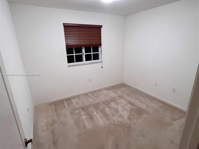 Home for rent at 21109 NW 14th Pl 3-32 - photo 4747145