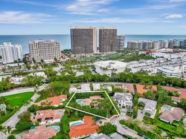 7-bedroom home for sale in Bal Harbour - 61 Camden Ct - MondialRealty