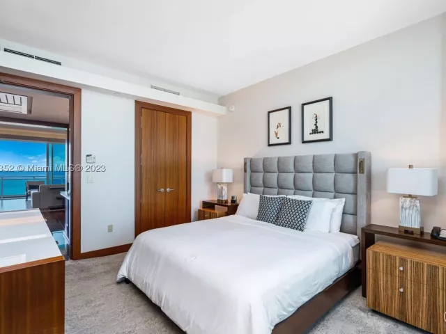 2-bedroom condo for rent in Bal Harbour - 10295 Collins Ave 121716 - MondialRealty