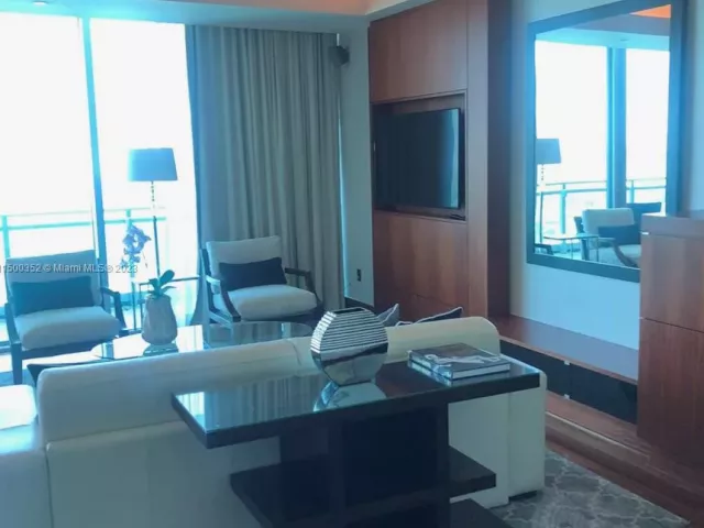 2-bedroom condo for rent in Bal Harbour - 10295 Collins Ave 121716 - MondialRealty