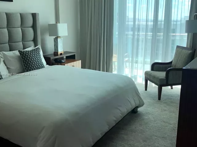 2-bedroom condo for rent in Bal Harbour - 10295 Collins Ave 121716 - MondialRealty