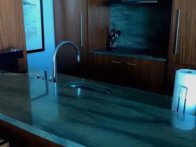 2-bedroom condo for rent in Bal Harbour - 10295 Collins Ave 121716 - MondialRealty