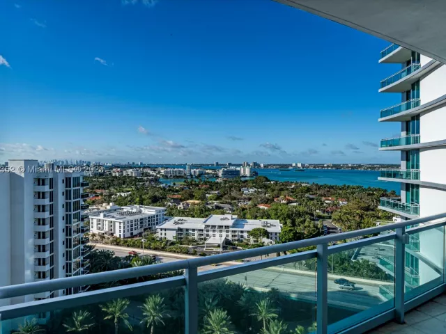2-bedroom condo for rent in Bal Harbour - 10295 Collins Ave 121716 - MondialRealty