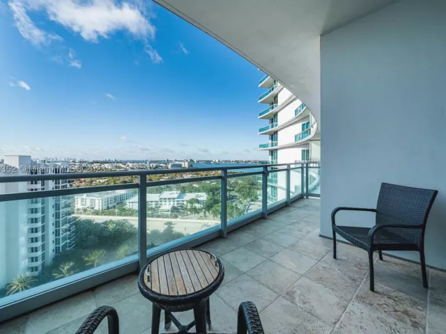 2-bedroom condo for rent in Bal Harbour - 10295 Collins Ave 121716 - MondialRealty