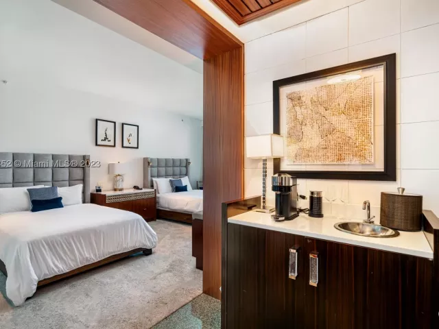 2-bedroom condo for rent in Bal Harbour - 10295 Collins Ave 121716 - MondialRealty