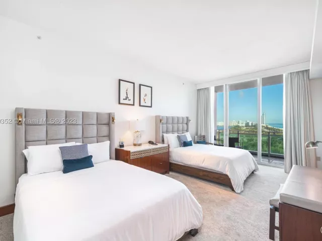 2-bedroom condo for rent in Bal Harbour - 10295 Collins Ave 121716 - MondialRealty
