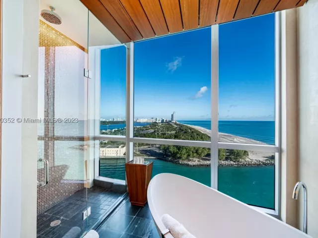 2-bedroom condo for rent in Bal Harbour - 10295 Collins Ave 121716 - MondialRealty