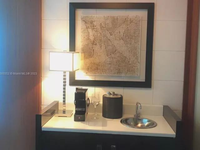 2-bedroom condo for rent in Bal Harbour - 10295 Collins Ave 121716 - MondialRealty