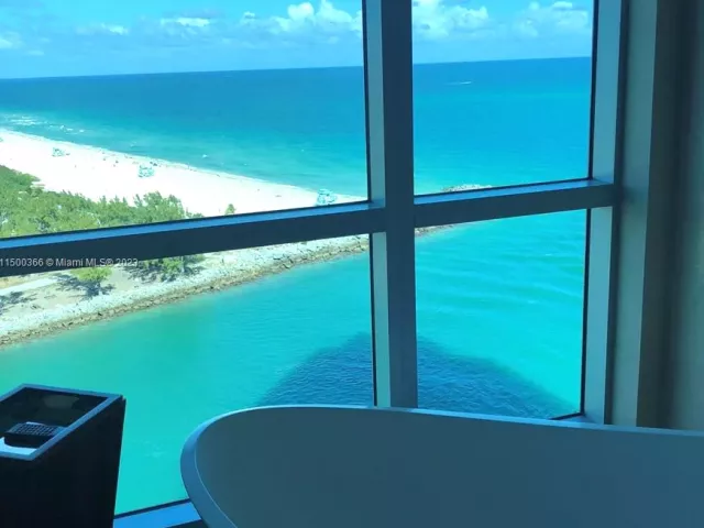 1-bedroom condo for rent in Bal Harbour - 10295 Collins Ave 1216 - MondialRealty