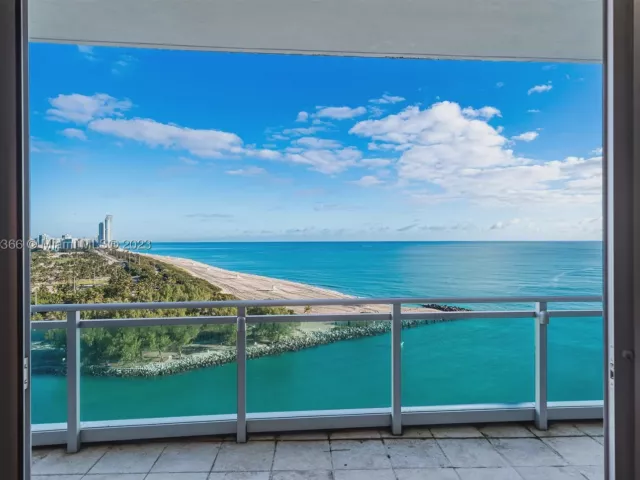 1-bedroom condo for rent in Bal Harbour - 10295 Collins Ave 1216 - MondialRealty