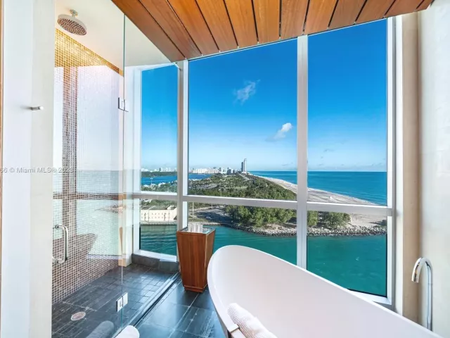 1-bedroom condo for rent in Bal Harbour - 10295 Collins Ave 1216 - MondialRealty