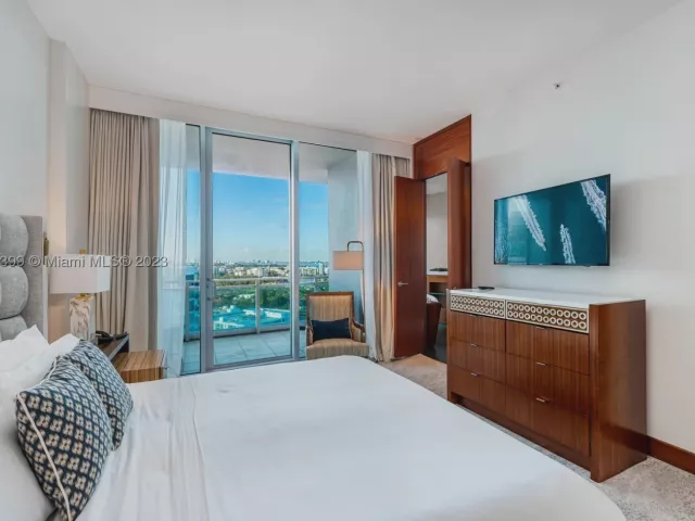1-bedroom condo for rent in Bal Harbour - 10295 Collins Ave 1217 - MondialRealty