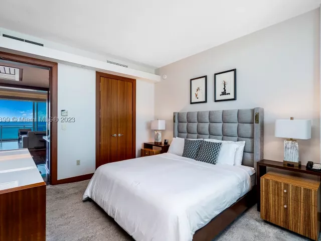 1-bedroom condo for rent in Bal Harbour - 10295 Collins Ave 1217 - MondialRealty