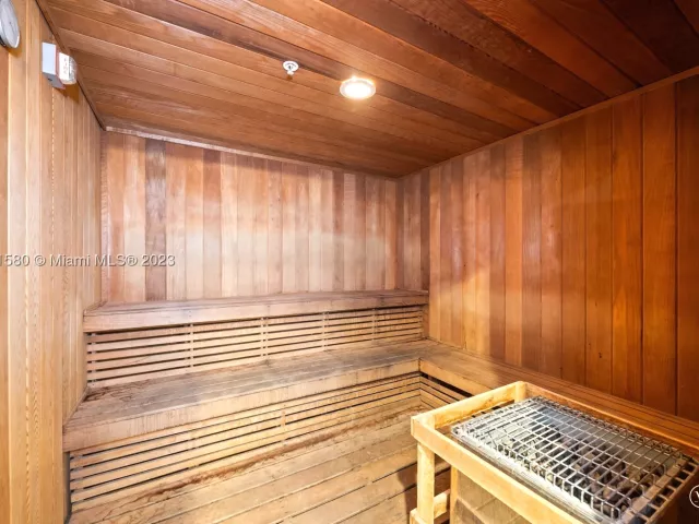 2-bedroom condo for rent in Miami Beach - 6365 Collins Ave 4106 - MondialRealty