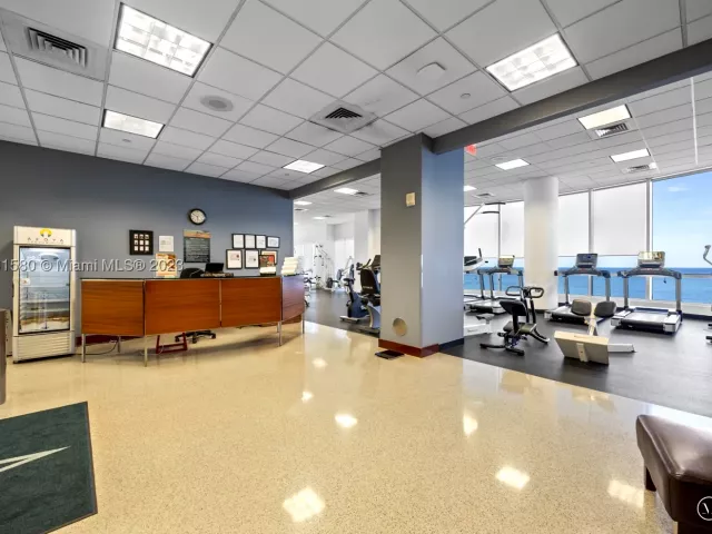 2-bedroom condo for rent in Miami Beach - 6365 Collins Ave 4106 - MondialRealty
